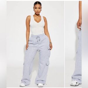 Wide-Leg Cargo Sweatpants in Light Gray